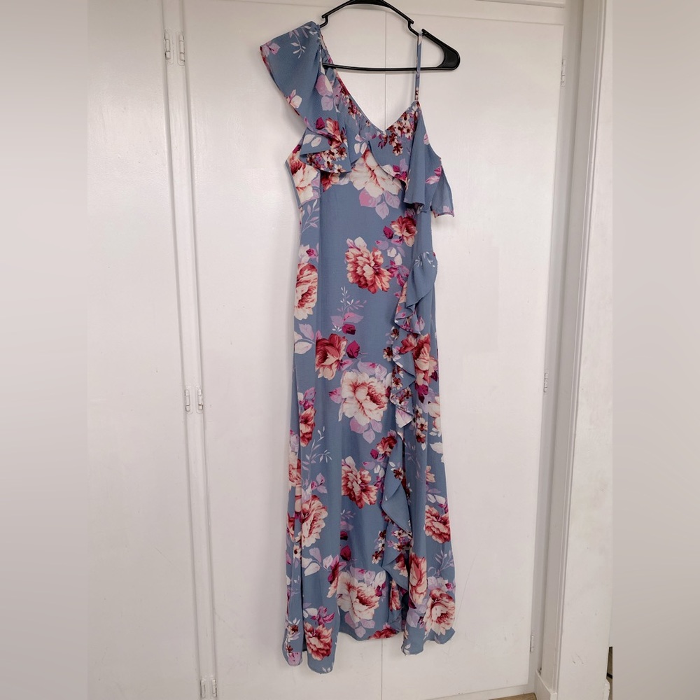 Super cute one shoulder floral dress Size S